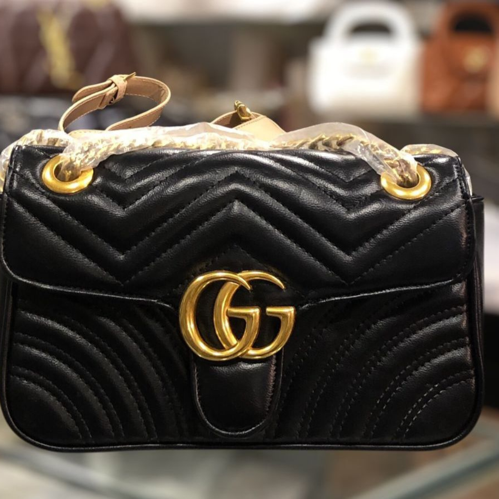 Luxury Gucci Matelassé Crossbody Bag (10 × 7 Inches) – Stylish Black Chevron Shoulder Purse