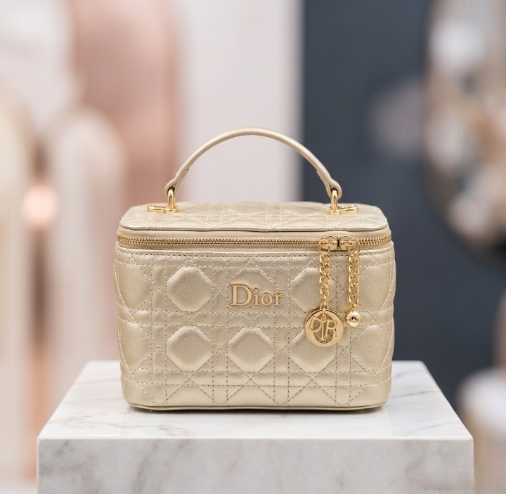 Imported Synthetic Leather Beauty Bag