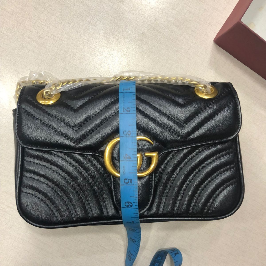 Luxury Gucci Matelassé Crossbody Bag (10 × 7 Inches) – Stylish Black Chevron Shoulder Purse
