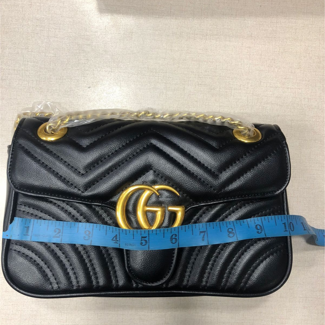 Luxury Gucci Matelassé Crossbody Bag (10 × 7 Inches) – Stylish Black Chevron Shoulder Purse